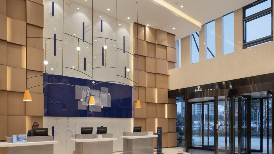 Holiday Inn Express Shanghai Huijin Lobby