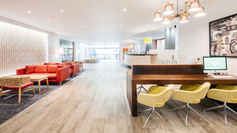 Holiday Inn Coventry Lobby