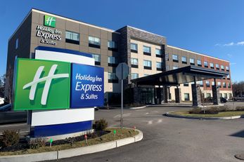 Holiday Inn Express/Suites Randolph