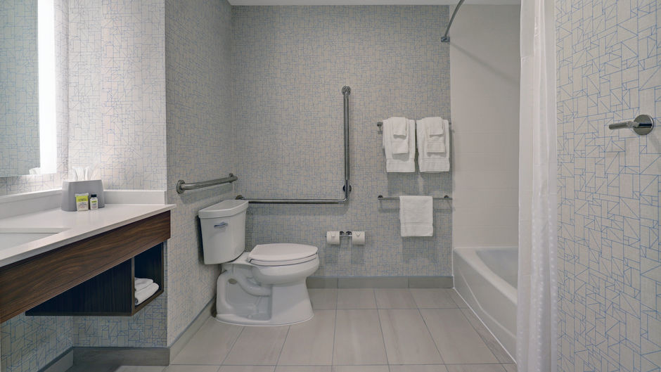 Holiday Inn Express & Suites Collingwood Room
