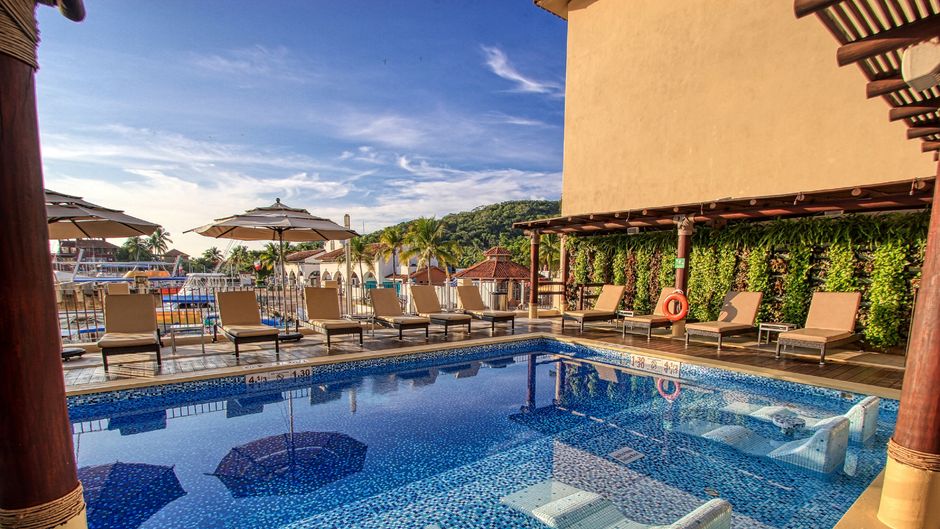 Holiday Inn Huatulco Pool