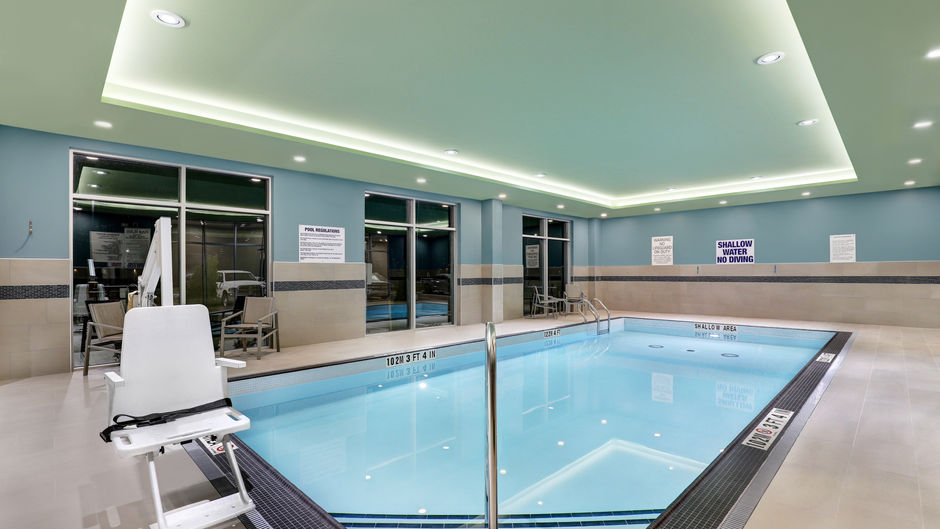 Holiday Inn Express & Suites Port Elgin Pool