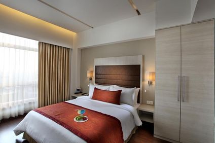 Mahagun Sarovar Portico