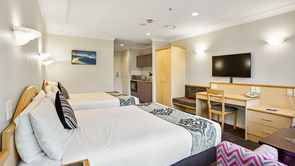 Parkside Hotel & Apartments Room