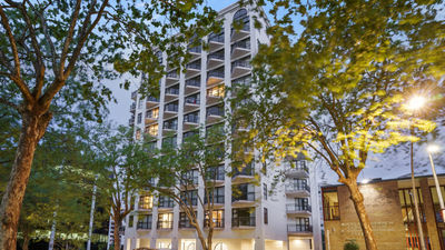 Parkside Hotel & Apartments