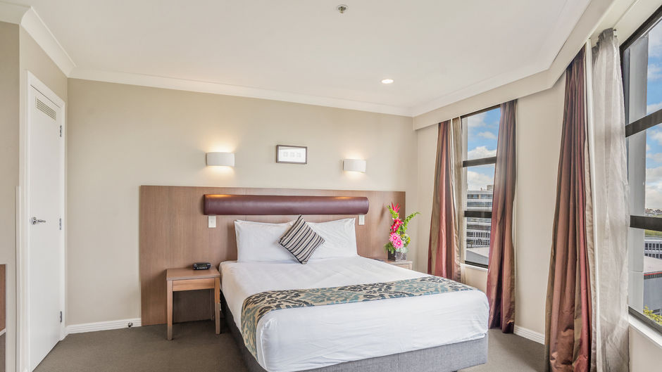 Parkside Hotel & Apartments Suite