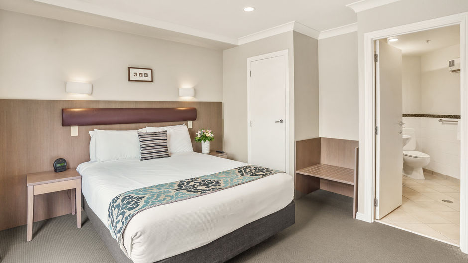 Parkside Hotel & Apartments Suite