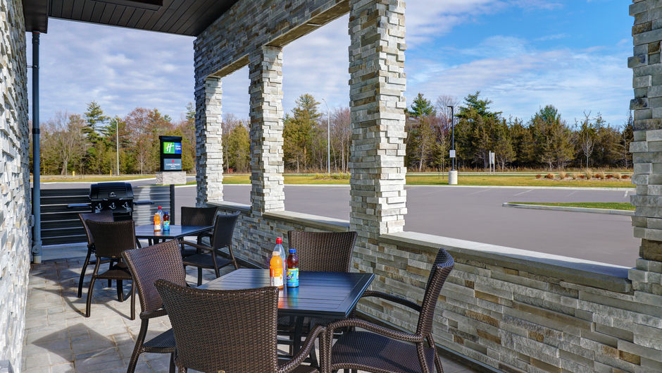 Candlewood Suites Kingston West Restaurant