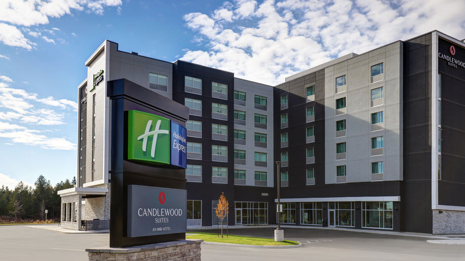 Holiday Inn Express Kingston West Exterior