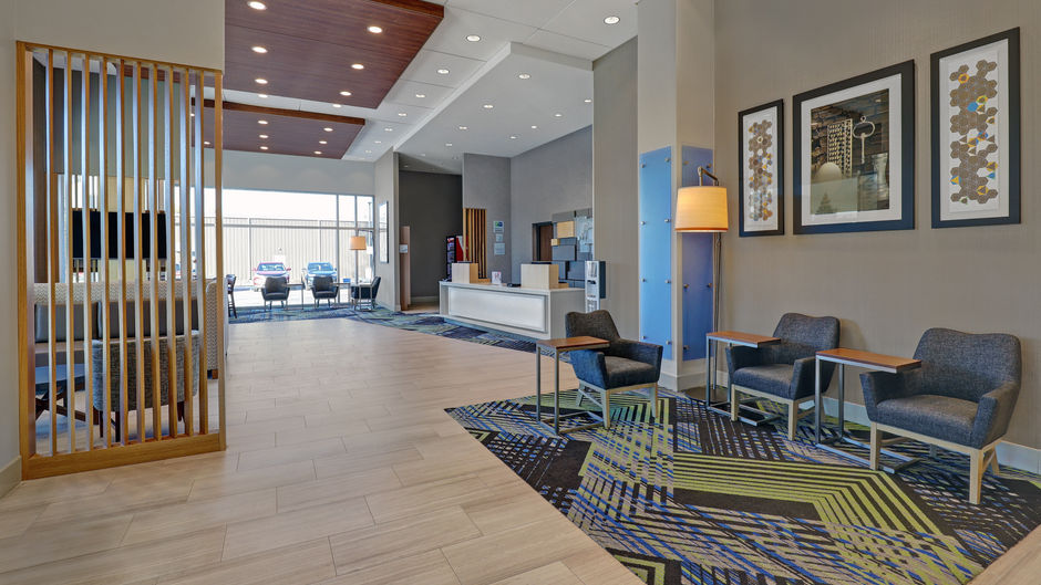 Holiday Inn Express Kingston West Lobby