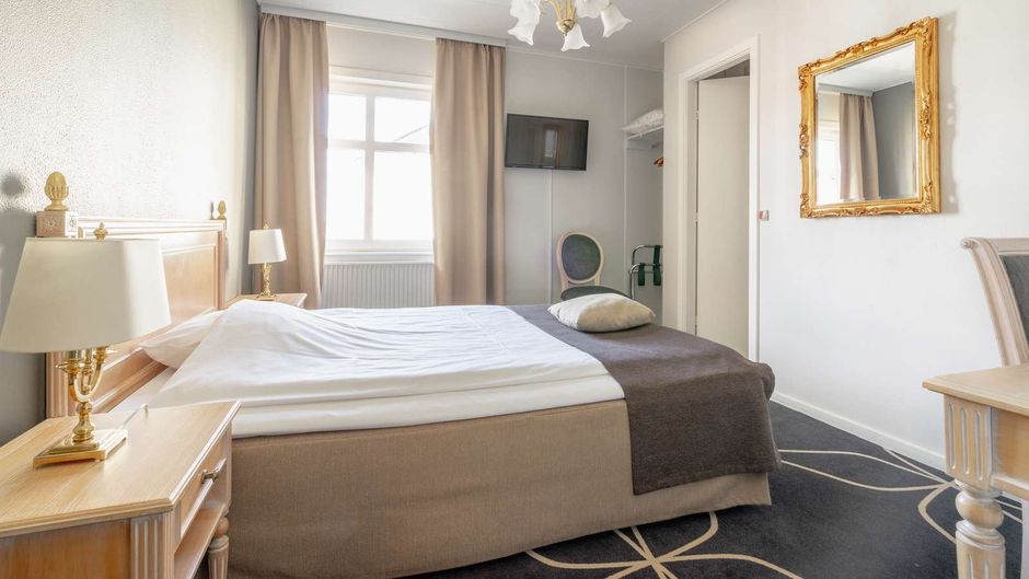 Dania Hotel Room