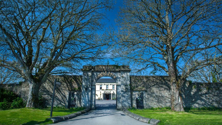 Castle Arch Hotel Exterior