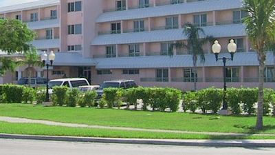 Castaways Resort & Suites