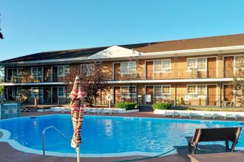 Budget Host East End Hotel