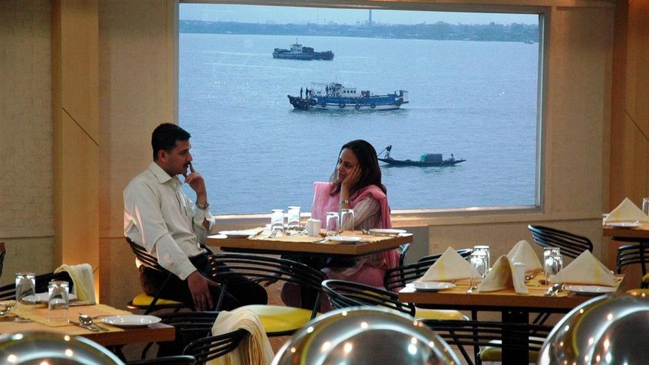 Polo Floatel Kolkata Restaurant