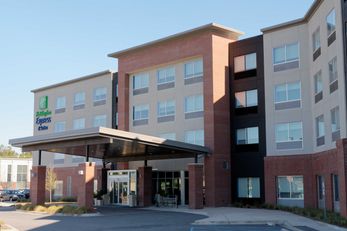 Holiday Inn Express & Suites Summerville