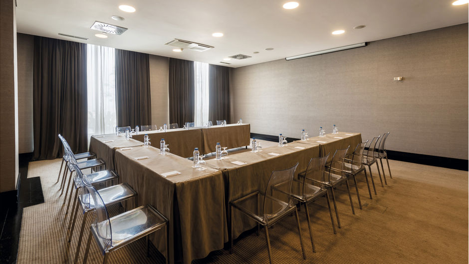 Hotel Baia Luanda Meeting