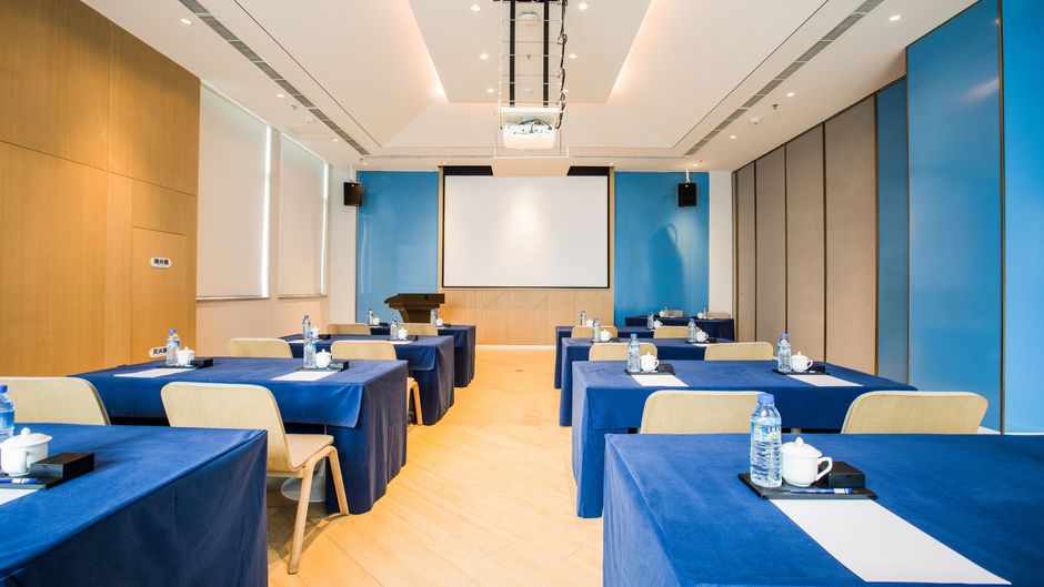 Holiday Inn Express Guizhou Qinglong Meeting