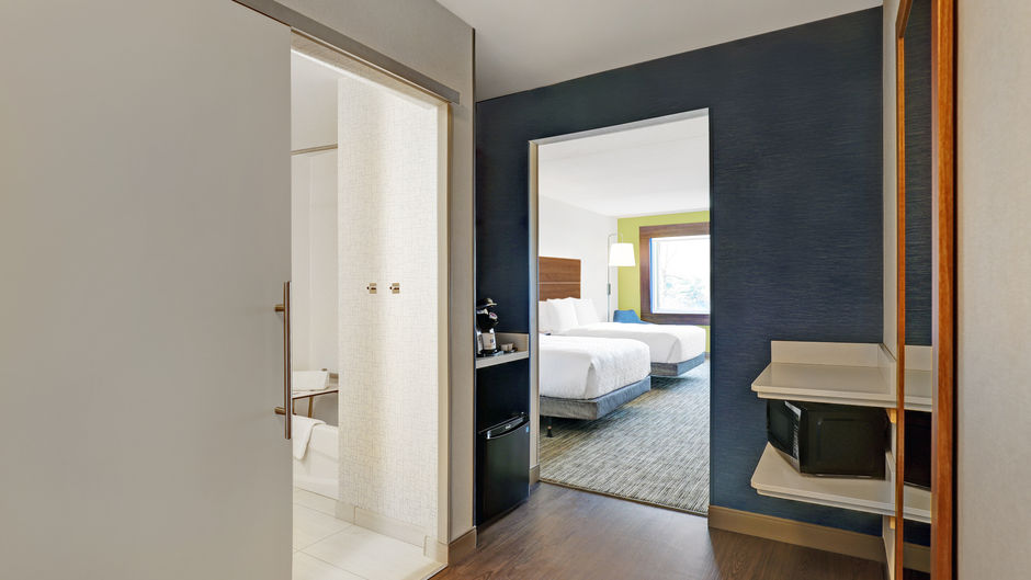 Holiday Inn Express Kingston West Room