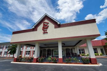 Red Roof Inn & Suites Manchester, TN