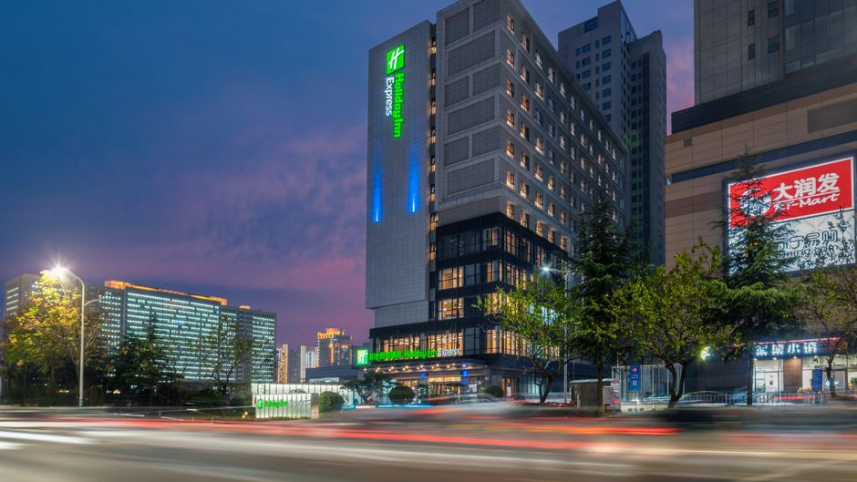 Holiday Inn Exp Linyi North New District Exterior