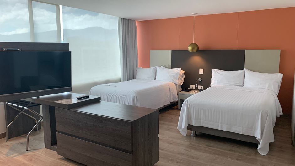 Holiday Inn Express & Suites Medellin Room