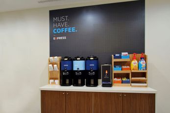 Holiday Inn Express Inn & Suites