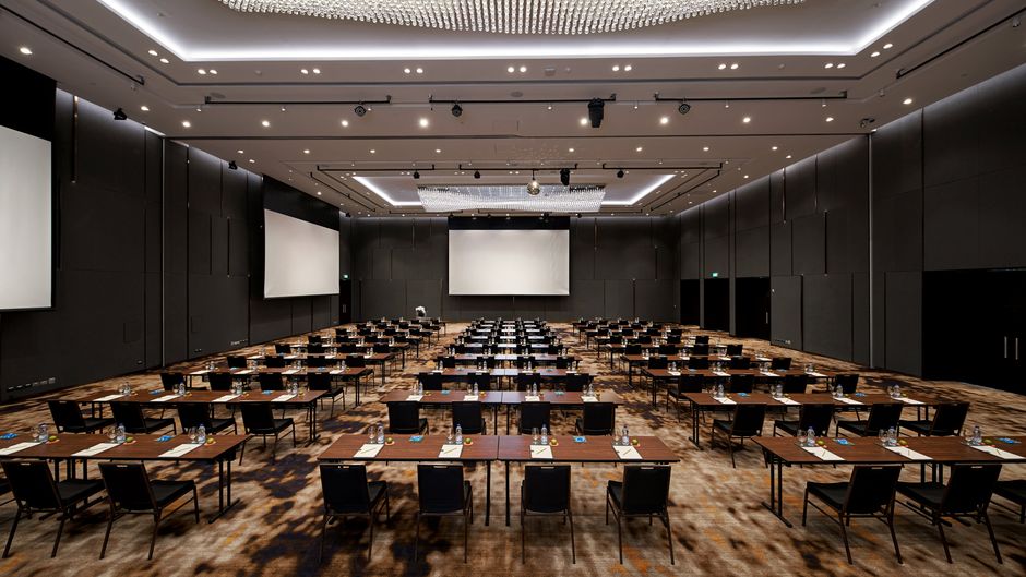 Tropicana Hotel Meeting
