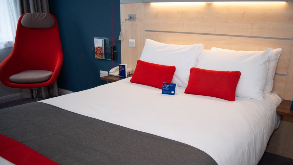 Holiday Inn Express Channel Tunnel Room