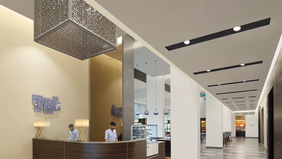 Holiday Inn Express Kolkata Airport Lobby