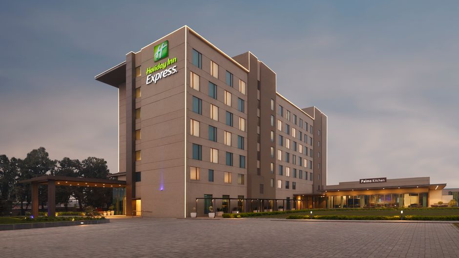Holiday Inn Express Kolkata Airport Exterior