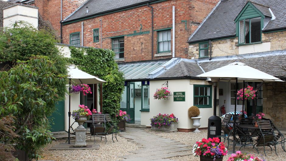Brook Whipper-In Hotel Exterior