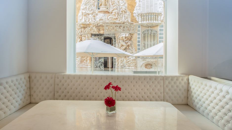 SH Ingles Hotel Restaurant