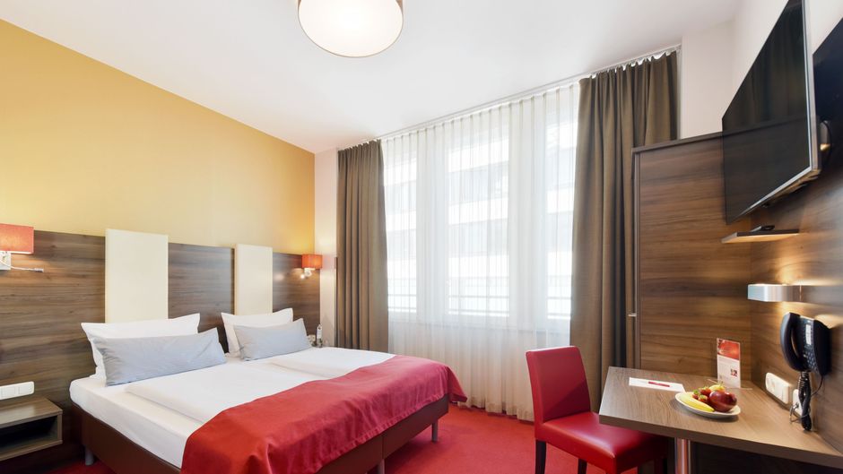 Koos Hotel & Apartments Room