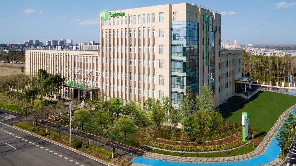 Holiday Inn Dishui Lake Exterior