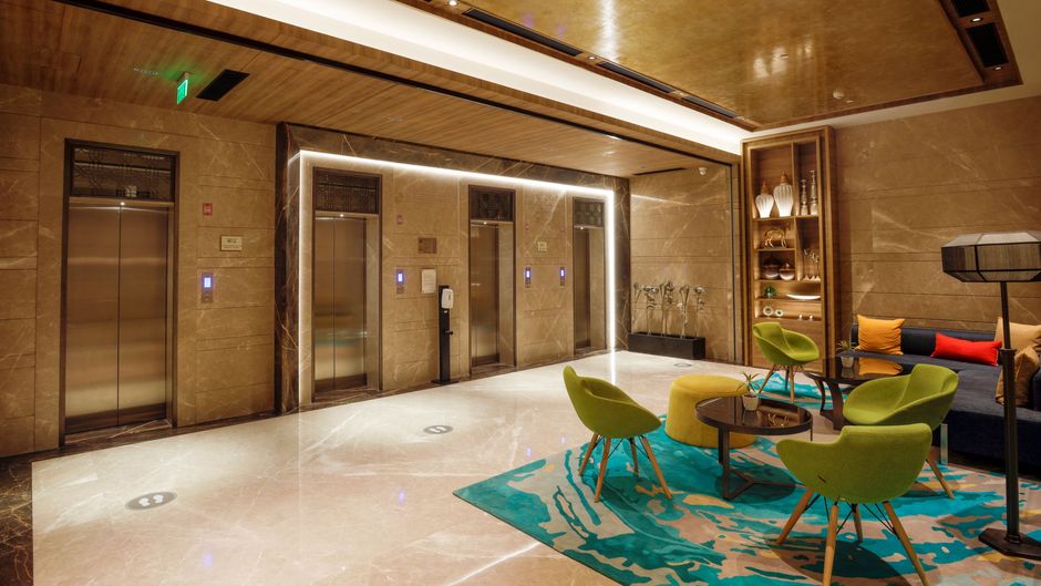 Holiday Inn Gurugram Sector 90 Lobby