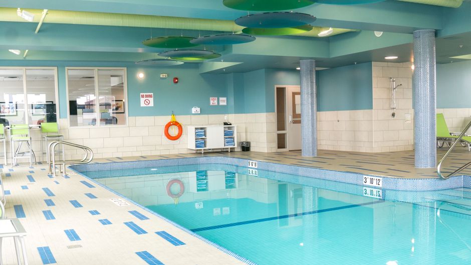 Holiday Inn Express & Suites Brandon Pool
