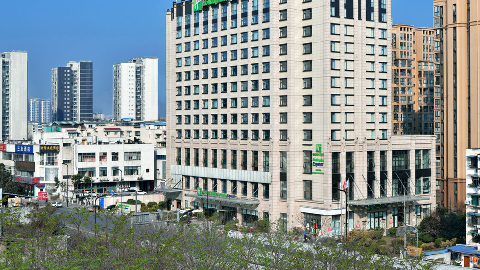 Holiday Inn Express Chengdu Huanhuaxi Exterior