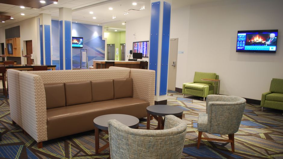 Holiday Inn Express & Suites Edmonton N Lobby