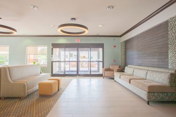 Holiday Inn Express Hotel & Suites