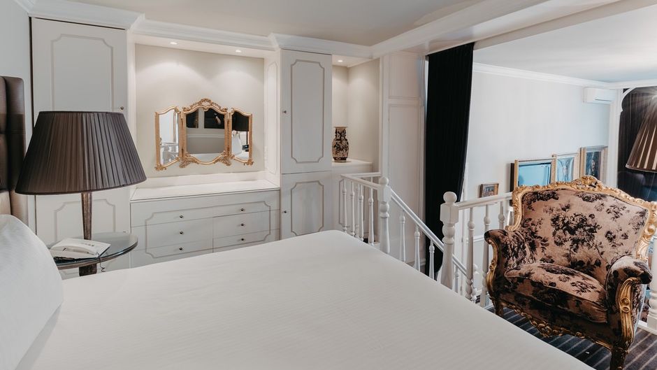 Manos Premier Hotel Suite