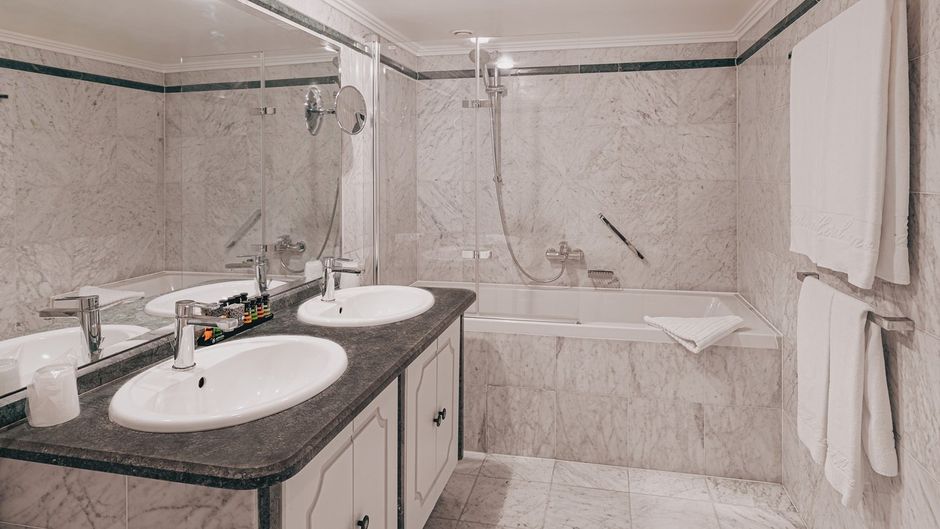Manos Premier Hotel Suite