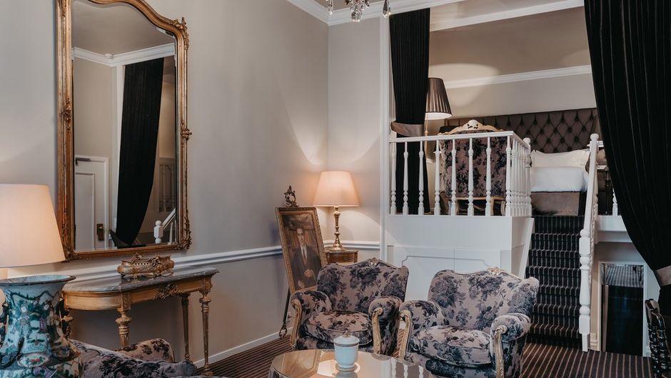 Manos Premier Hotel Suite