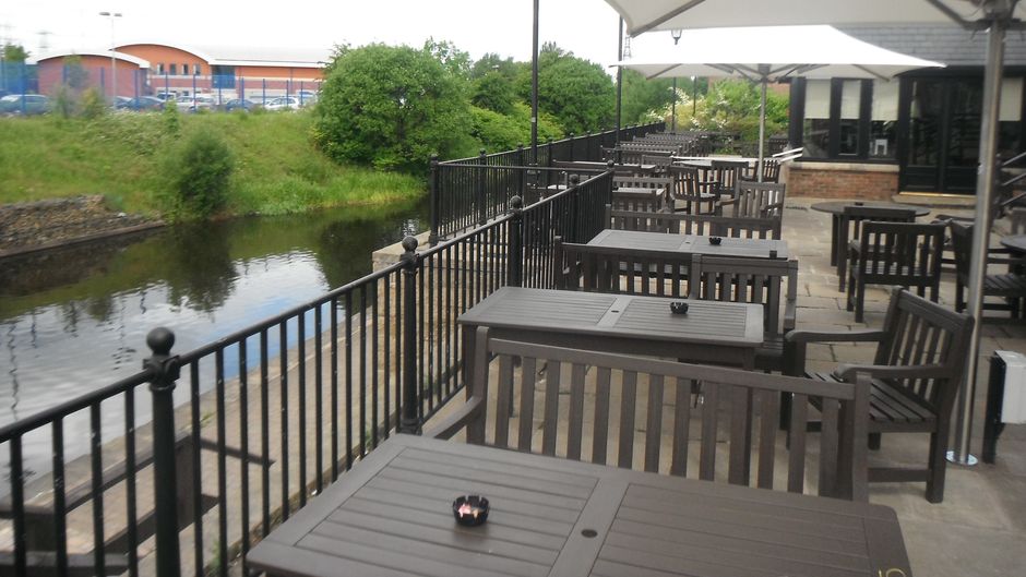 Boat and Horses Inn Exterior