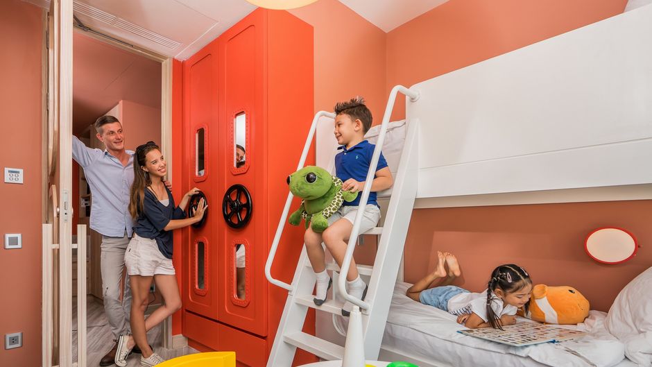 Holiday Inn Rsort Vana Nava Hua Hin Suite