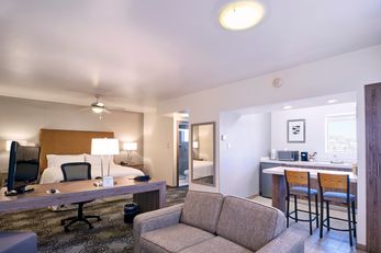 Holiday Inn Hotel & Suites