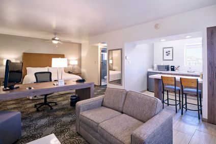 Holiday Inn Hotel & Suites