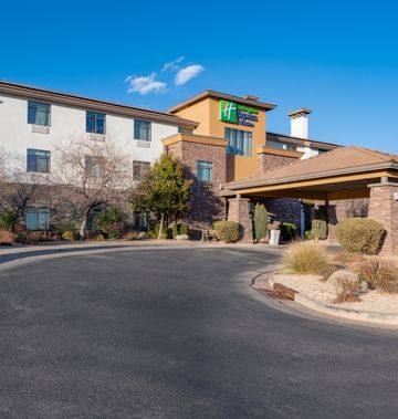 Holiday Inn Express Hotel & Suites