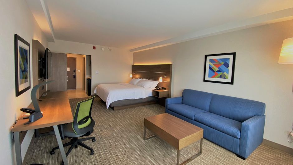 Holiday Inn Express & Suites Aurora Room