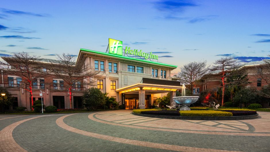 Holiday Inn New Port Exterior
